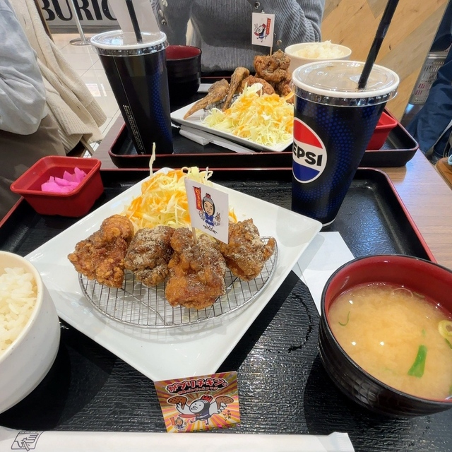 からあげ、定食、丼 がブリチキン。 アリオ川口店