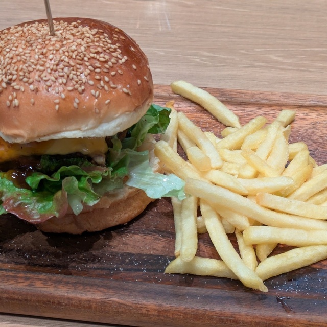 洋食とカフェとバール ハンバール