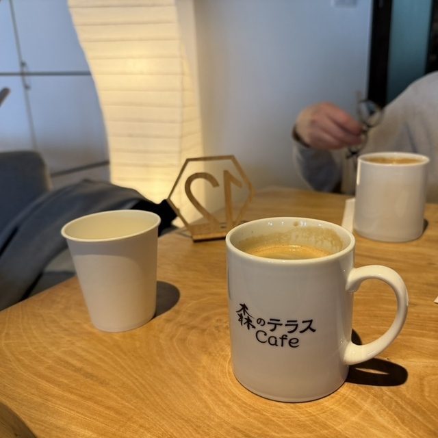 暖炉と石窯のある 森のテラスカフェ