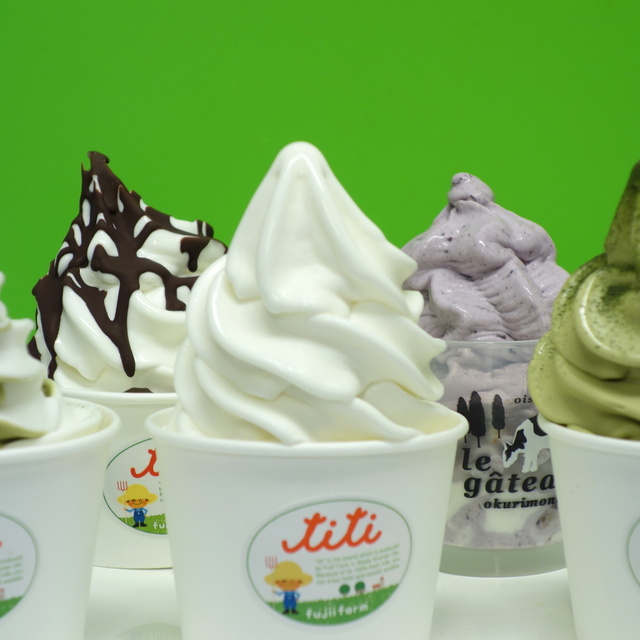 朝搾りソフトクリーム titi 藤井牧場