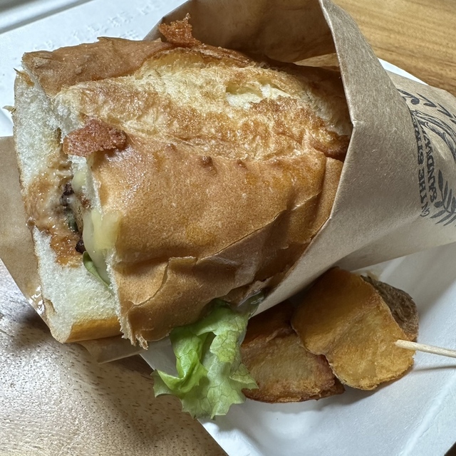 ON THE STREET CORNER SANDWICHSTORE