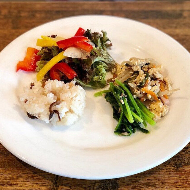 Pasta & Bar Ｒｉｂｅｓ