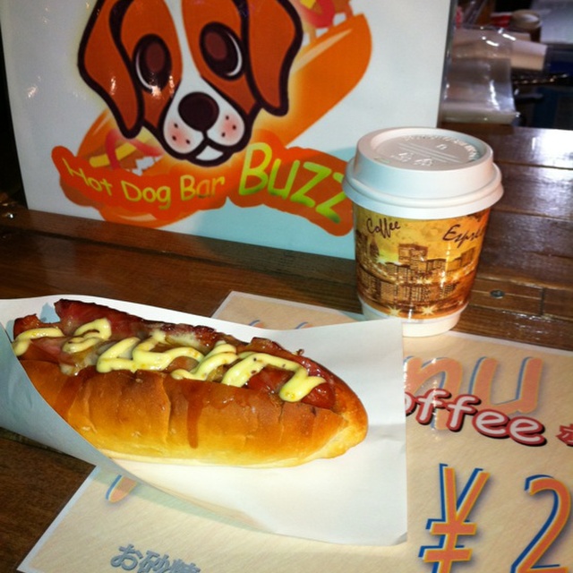 ホットドッグバー・バズ