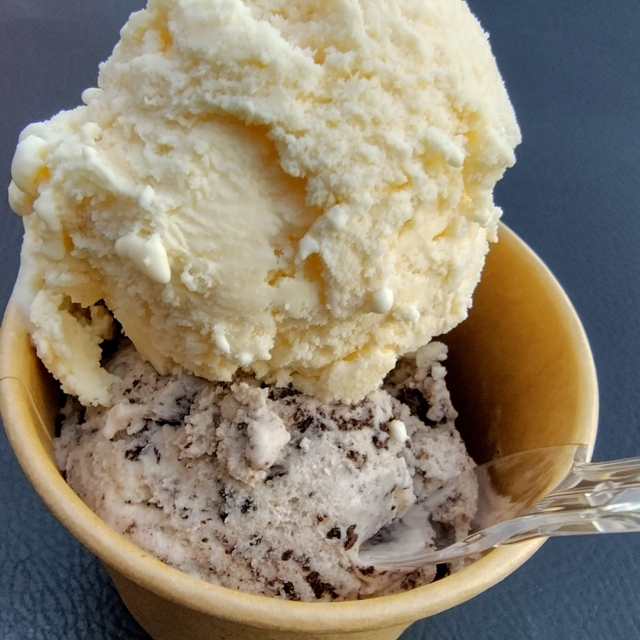 寄り道したくなるアイス屋さん